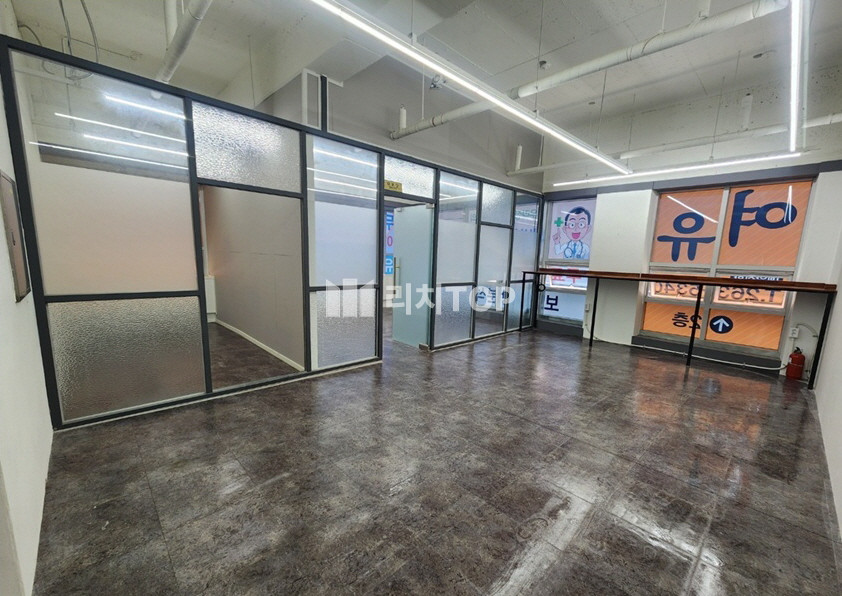 경남 창원시 의창구 사림동 창원중앙역 상업지 2층 사무실 , 스타벅스 인근, 교통좋고 조용한 사무실, 사무시설완비 월세 매물번호 11183 사진 1