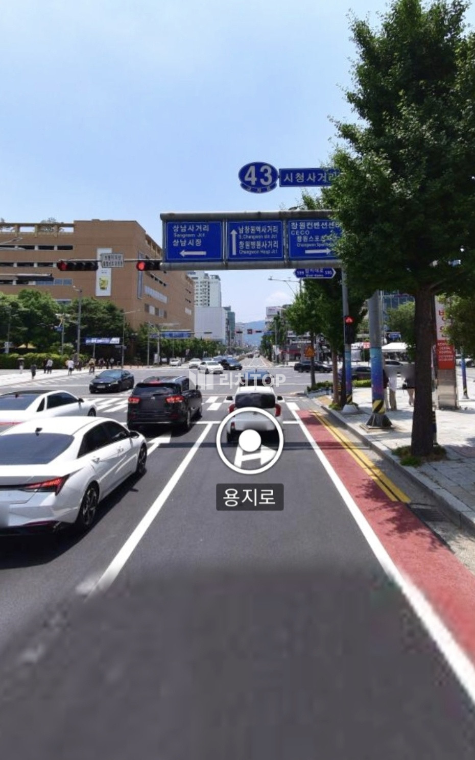 경남 창원시 성산구 용호동 \u2714\ufe0f창원 최중심 메디컬빌딩 \u2714\ufe0f실60평 \u2714\ufe0f무권리 대로변 전면 상가 \u2714\ufe0f현재 누드공실 상태 \u2714\ufe0f광고노출+접근성 창원최고 위치! \u2714\ufe0f교차로 사거리 횡단보도(유동인구 최다) ​ 월세 매물번호 11228 사진 1