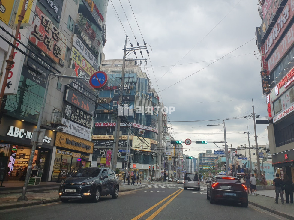 경남 창원시 성산구 상남동 상남동 1층, 실13평 광고노출/가시성 보장된 상가 메인도로 코너각지 상가 저렴한 권리금 제2종 근린생활시설 (다양한 업종 소화가능) 소형판매점(꽃집 등)/카페/소형 이자까야 등 추천 월세 매물번호 11229 사진 1