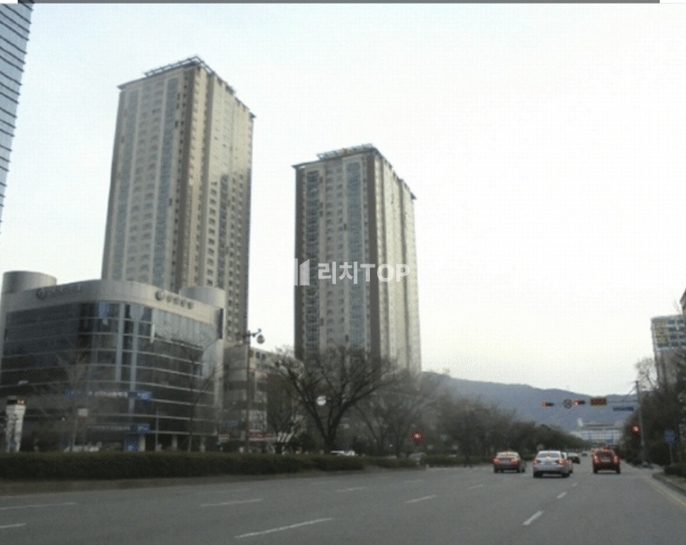 경남 창원시 성산구 상남동 상남 아크로 60평형 급매 남서향 햇살좋은 예쁜집 숲전망 주인거주 깔끔한 집 매매 매물번호 11245 사진 3