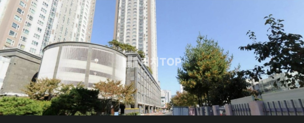 경남 창원시 성산구 상남동 아크로타워 51타입 귀한 올전세 깔끔하고 트인전망의 멋진집 전세 매물번호 11247 사진 2