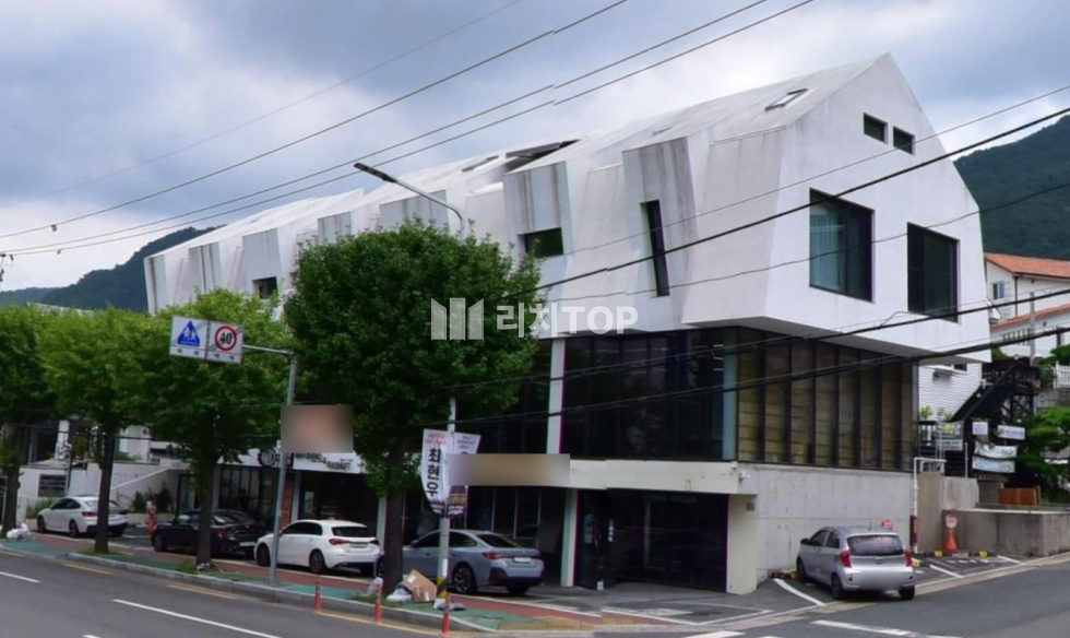 경남 창원시 성산구 대방동 대방동 대단지 인근 2개층 동시임대 가능 테라스 45평 / 60평 월세 매물번호 11272 사진 1