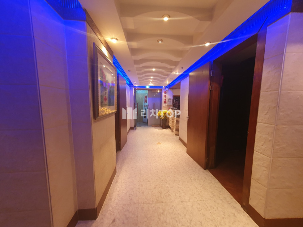 경남 창원시 성산구 상남동 상남동 노래방 임대/ 분수광장 인근/ 룸4개 / 저렴한 보증금 월세/ 무권리 월세 매물번호 11296 사진 1