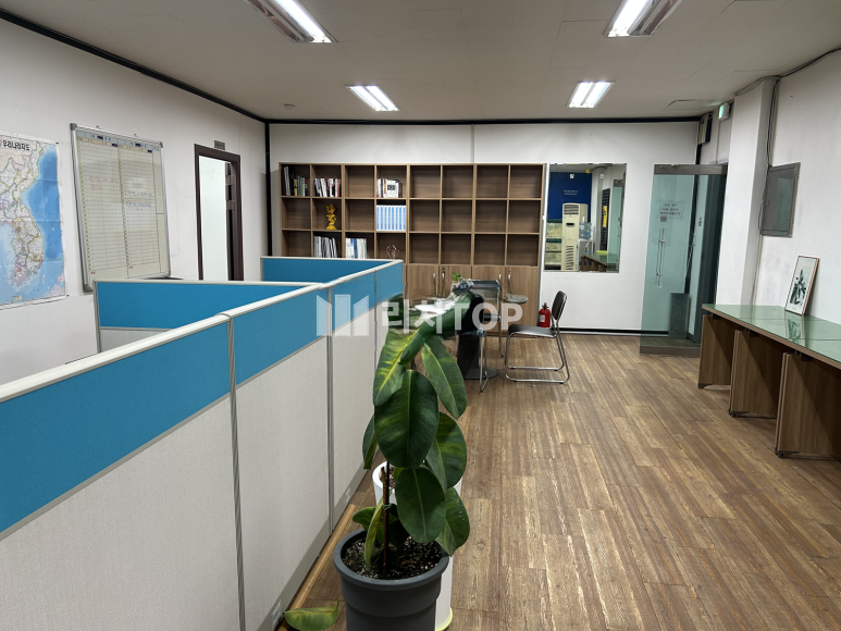 경남 창원시 성산구 사파동 법원 정문 맞은편 30평 사무실 월세 매물번호 11451 사진 1