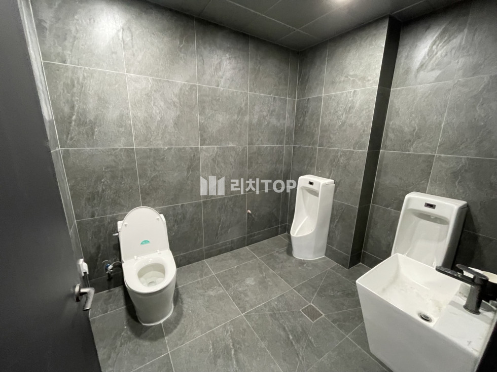 경남 창원시 마산합포구 해운동 마산 해운동 경남대 인근 바다뷰 전층 사용가능한 대형상가 임대 - 보1억 월700 138PY 월세 매물번호 11625 사진 2