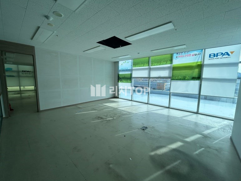 경남 창원시 진해구 용원동 \u2605 신항 센텀빌딩 상가 매매/임대 \u2605 월세 매물번호 11659 사진 1