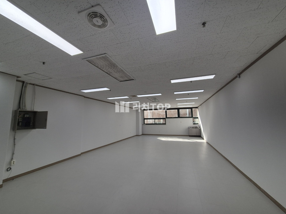 경남 창원시 성산구 상남동 상남동 코아상가 4층 공실 임대 , 전용면적 28py 깔끔한 사무실 월세 매물번호 11725 사진 1