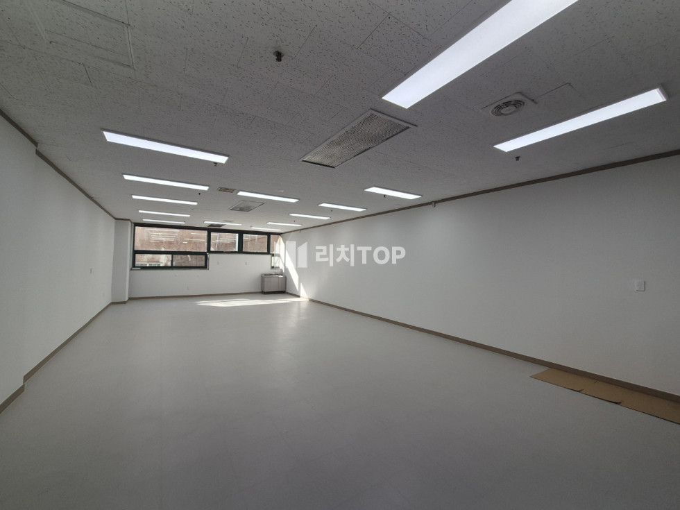 경남 창원시 성산구 상남동 상남동 코아상가 4층 공실 임대 , 전용면적 28py 깔끔한 사무실 월세 매물번호 11725 사진 2