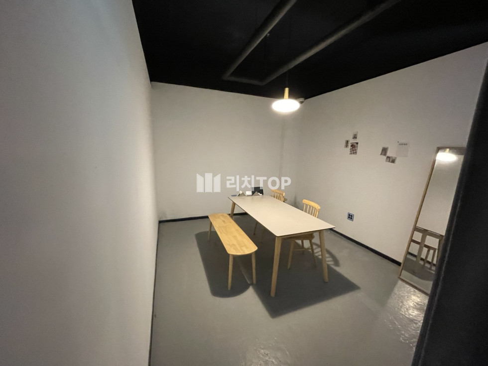 경남 창원시 성산구 용호동 창원 용호동 가로수길 칵테일바, 술집 지하 상가 임대 - 보500 월30 60PY 월세 매물번호 11792 사진 3