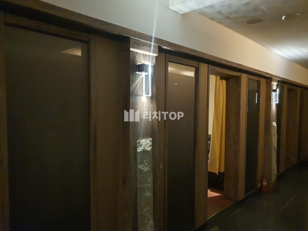 경남 창원시 성산구 상남동 상남동 오거리 인근 4층 무권리 BAR 점포 임대, 룸,주방,홀테이블 있음 월세 매물번호 11823 사진 3
