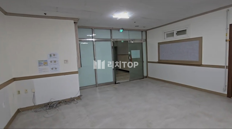 경남 창원시 성산구 용호동 용지호수 앞 즉시 가능한 사무실 임대 월세 매물번호 11868 사진 4