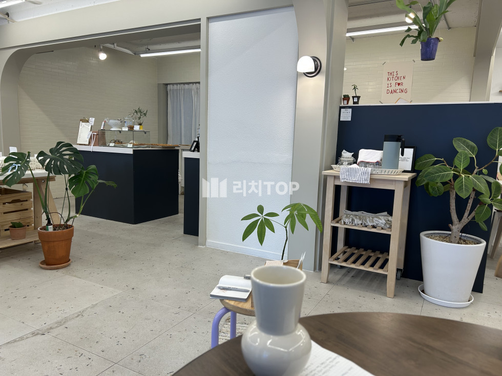 경남 창원시 성산구 중앙동 \u2605 대상힐스테이트 후문 맞은편 주택개조 카페 \u2605 월세 매물번호 11897 사진 1