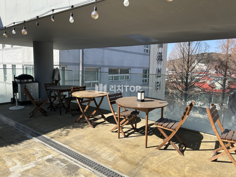 경남 창원시 성산구 용호동 가로수길 막힘없는 뷰를 자랑하는 전용 루프탑이 있는 상가 월세 매물번호 11943 사진 1