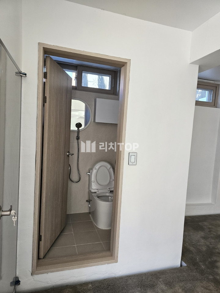 경남 창원시 성산구 용호동 가로수길 귀한 무권리 , 방수 방습 리모델링 되어있음 월세 매물번호 12032 사진 3