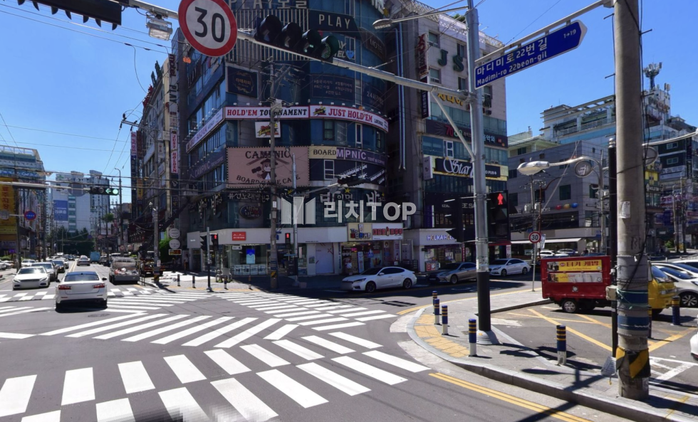 경남 창원시 성산구 상남동 창원 상남동 대표 사거리 , 도로변 전면노출좋은 상가, 관리비저렴한 대형임대 월세 매물번호 12061 사진 1