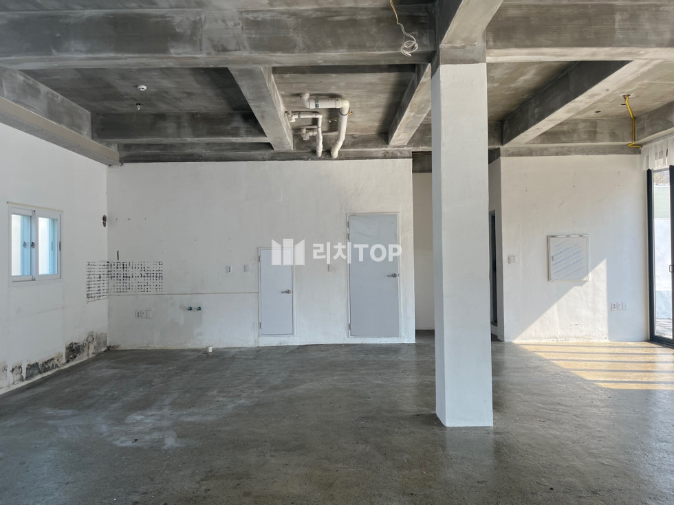 경남 창원시 의창구 사림동 대로변 노출 가시성 좋음, 층고 높음, 사무실 추천, 실내 단독 화장실 월세 매물번호 12069 사진 3