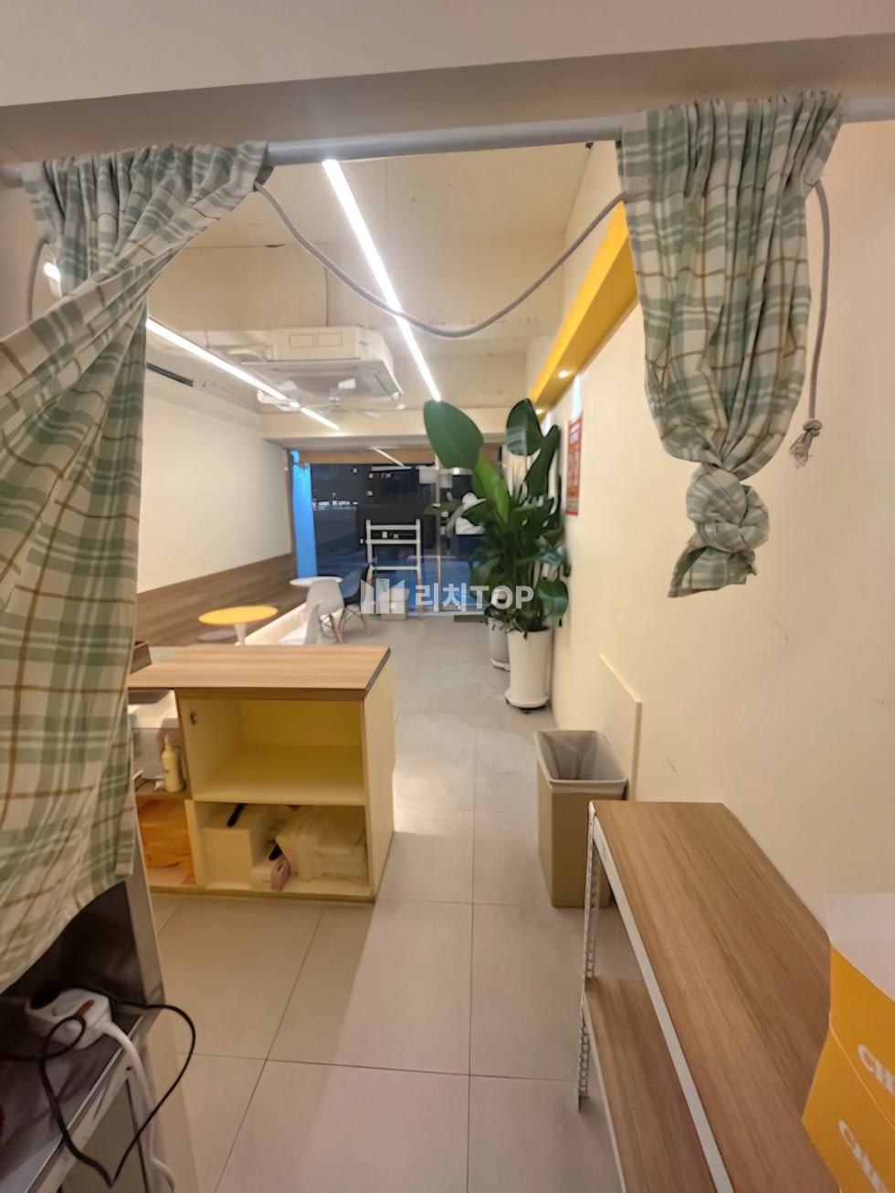 경남 창원시 성산구 중앙동 중앙동 간판노출 잘 되고 유동인구 많은 입지 상가 임대 월세 매물번호 12107 사진 2
