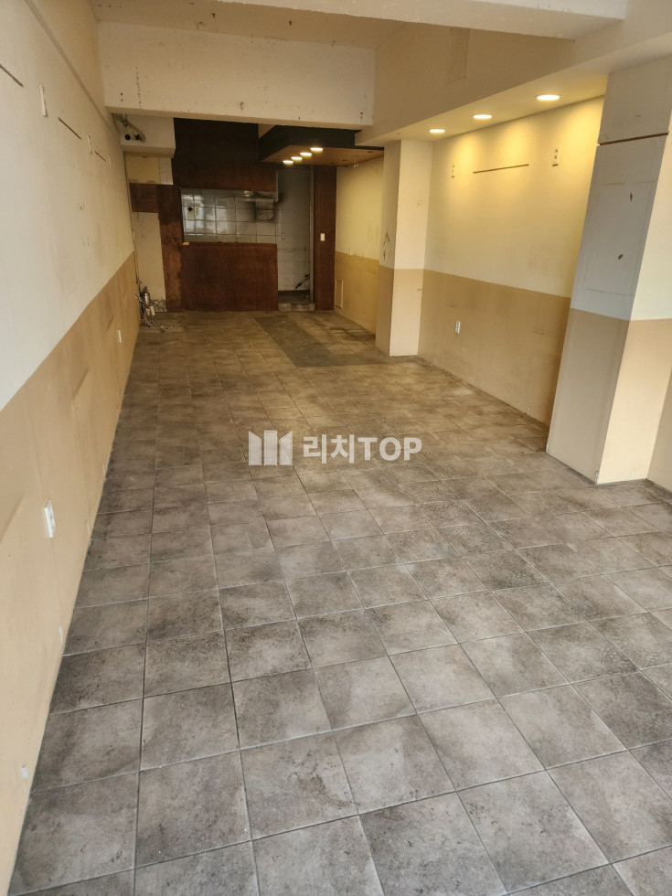 경남 창원시 의창구 사림동 창원대 정문 앞 초메인 상권 1층 상가 월세 매물번호 12120 사진 1