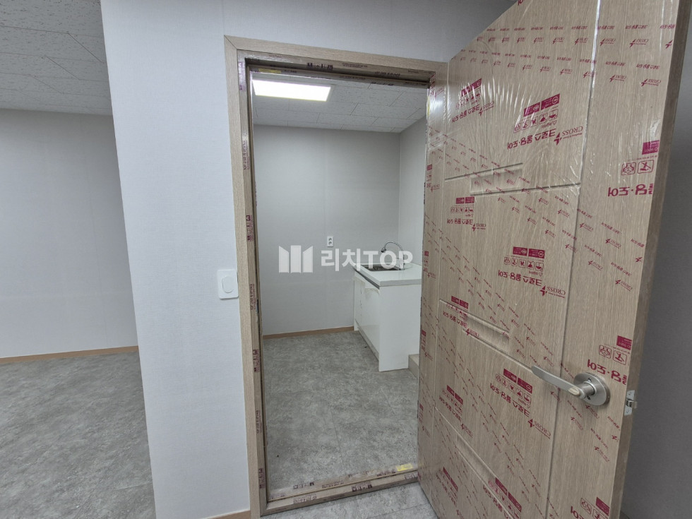 경남 창원시 성산구 상남동 상남동 6층 인테리어 깔끔한 전용 24PY 사무실,공실 점포 임대 월세 매물번호 12122 사진 2