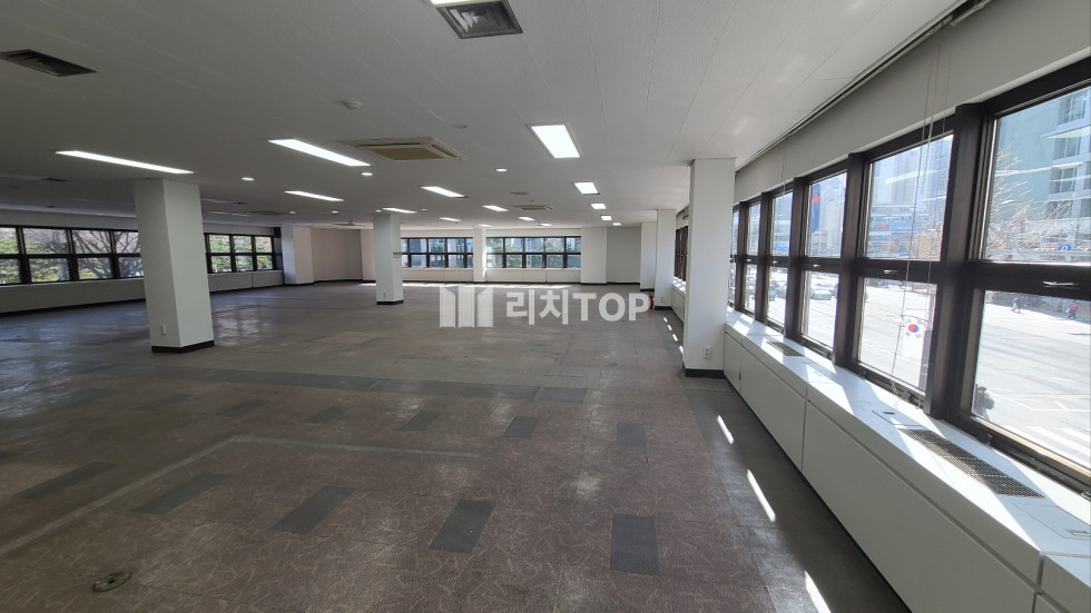 경남 창원시 마산회원구 석전동 \u2714 석전동 대로변 대형 사무실 자리 임대 의원, 사무실, 체육시설등 추천 월세 매물번호 12138 사진 1